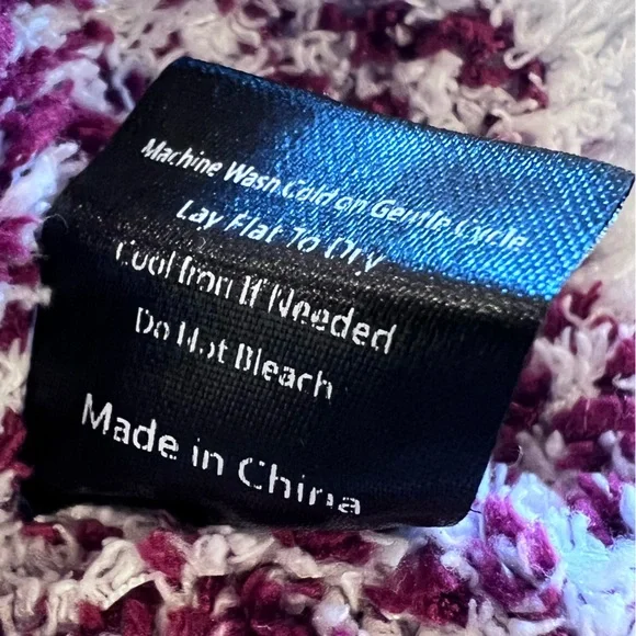 POL Luxe Chenille Aztec Boho
Southwestern Oversize White Sweater Sz Large - Picture 10 of 10